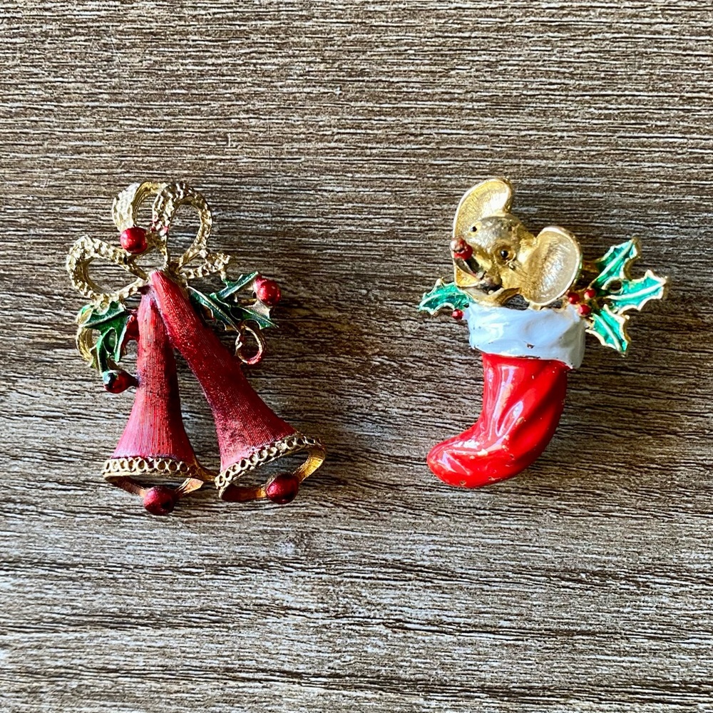 Vintage Gold Tone Brooch Bells and Christmas Mouse in a Stocking Lapel Pin